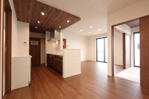 木目のあたたかさが広がるナチュラルモダンな住まい
