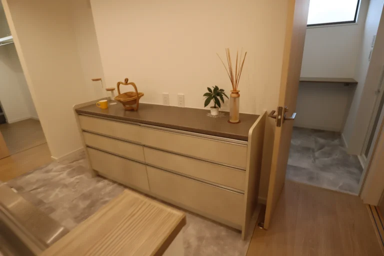 動線と収納で暮らしを整える、ワンフロア平屋の住まい サムネイル6