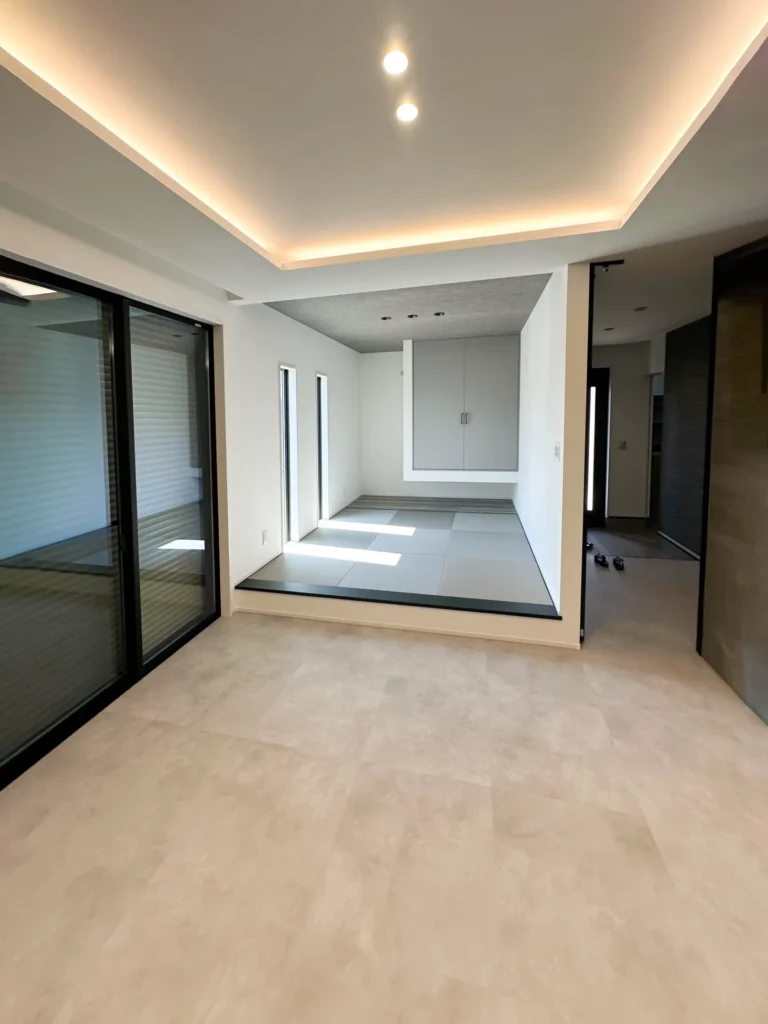 グレー×ブラックで整えた、ホテルライクなシンプルモダンの住まい サムネイル1